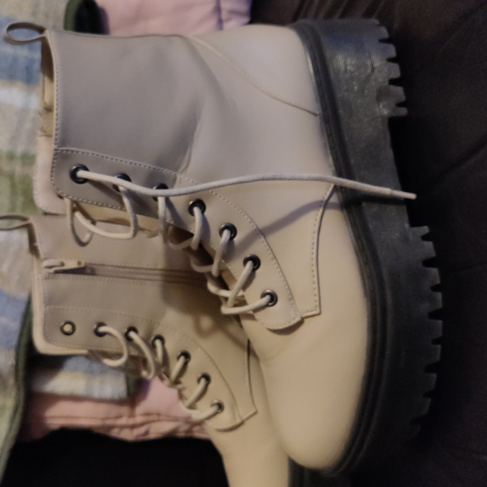 Forever 21 Cream Platform Boots, Sz 9
